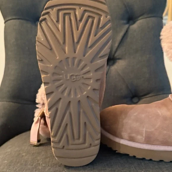 UGGS Pink Boots with Star Charm - Picture 4 of 6